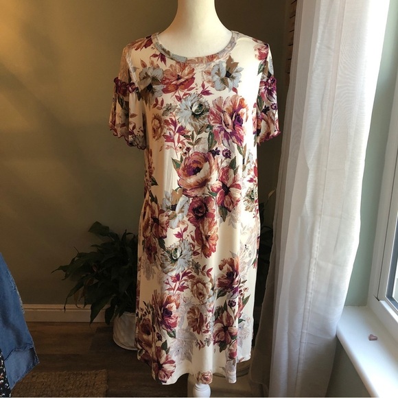 Hem & Thread Dresses & Skirts - Hem & Thread Floral Multicolor Ruffle Sleeve Shift T-Shirt Swing Dress M